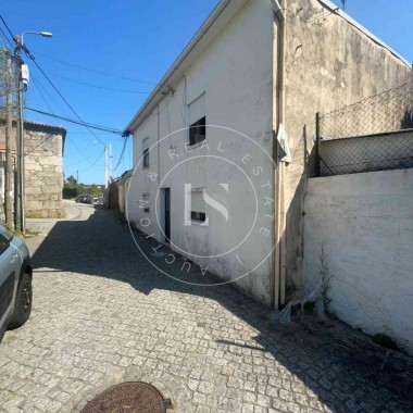 Edifício com 3 Habitações | Maia